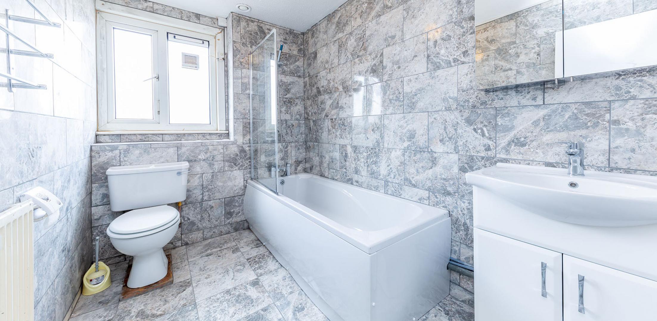 			GOOD FOR 3 SHARERS!, 2 Bedroom, 1 bath, 1 reception Maisonette			 Corporation Street , CALEDONIAN ROAD